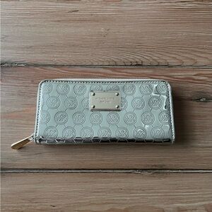 Michael Kors MK Jet Set Mono Mirror Wallet in Metallic Gold